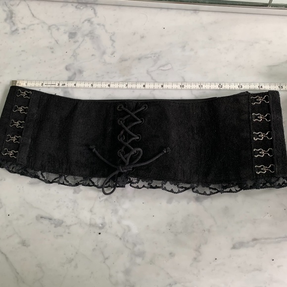 Corset style belt with lace - Picture 4 of 5